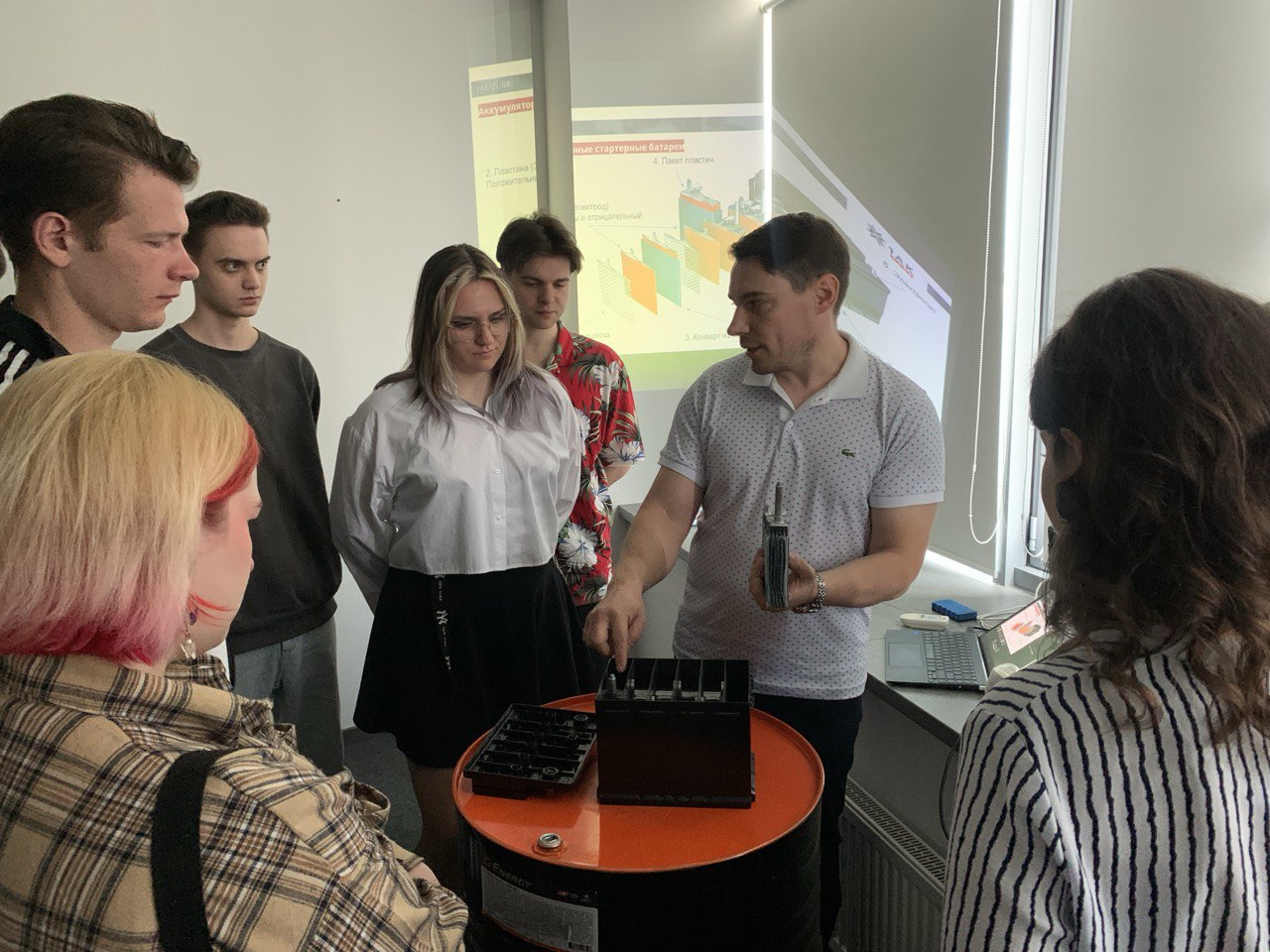 predpriyatiya-1ak-group-priglashayut-abiturientov-na-czelevoe-obucheni